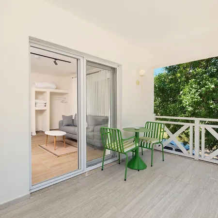 Отель Tuetsue Eskiomerler