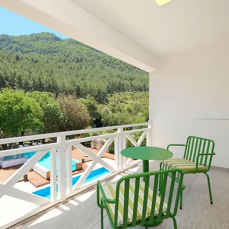 Отель Tuetsue Eskiomerler