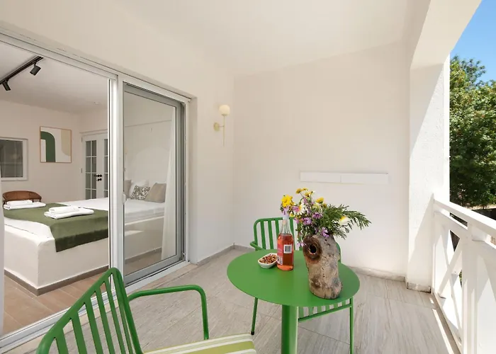 Tuetsue Hotel Eskiomerler